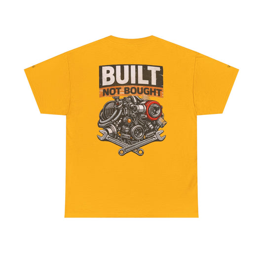 derrière du t-shirt avec le moteur en gros 