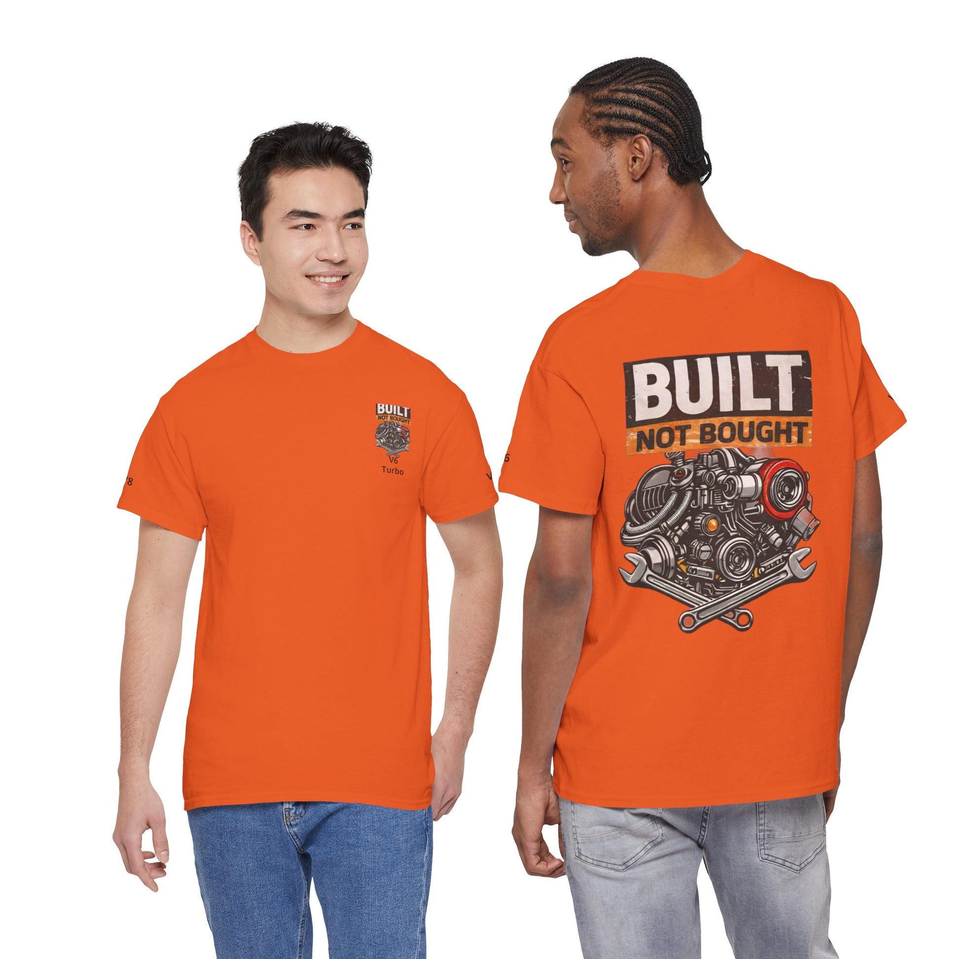 deux personne qui présente le t-shirt rouge 