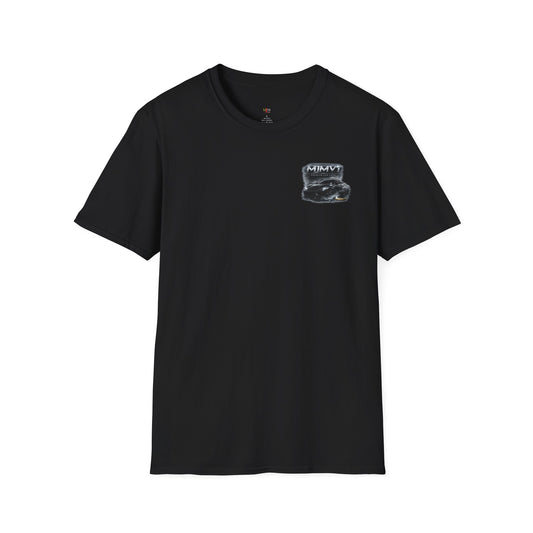 t-shirt noir  avec une voiture avec écrit au dessus mjmvnt