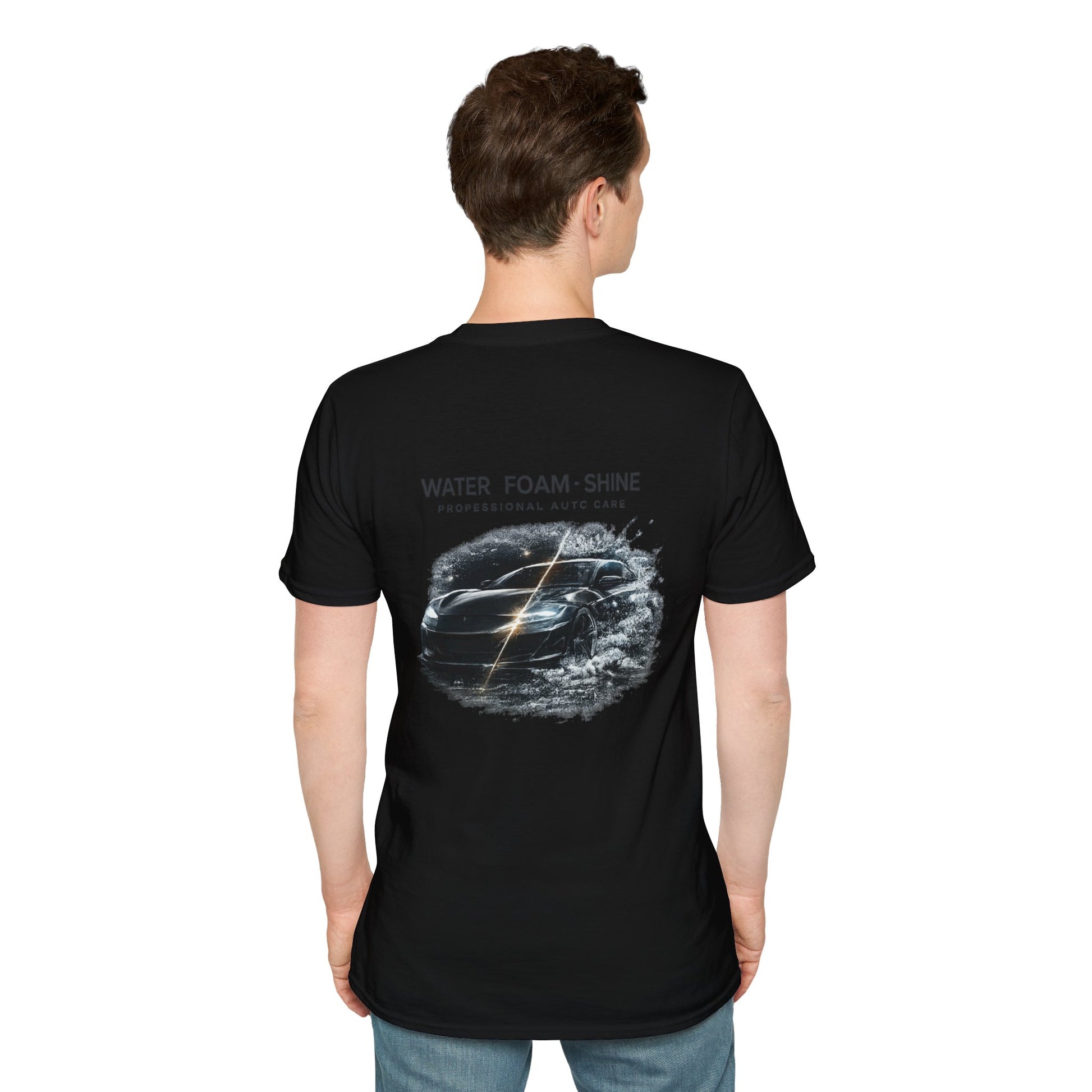 personne portant le t-shirt noir avec en gros une voiture avec la différence de nettoyer ou pas 