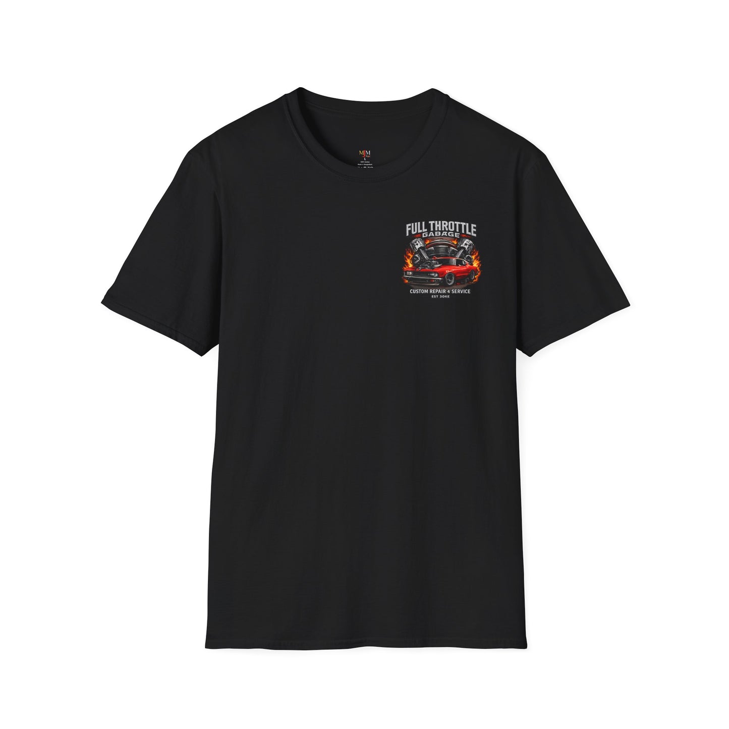 T-shirt noir  avec une voiture et des piston et des flamme sur la poitrine 
