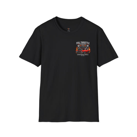 T-shirt noir  avec une voiture et des piston et des flamme sur la poitrine 